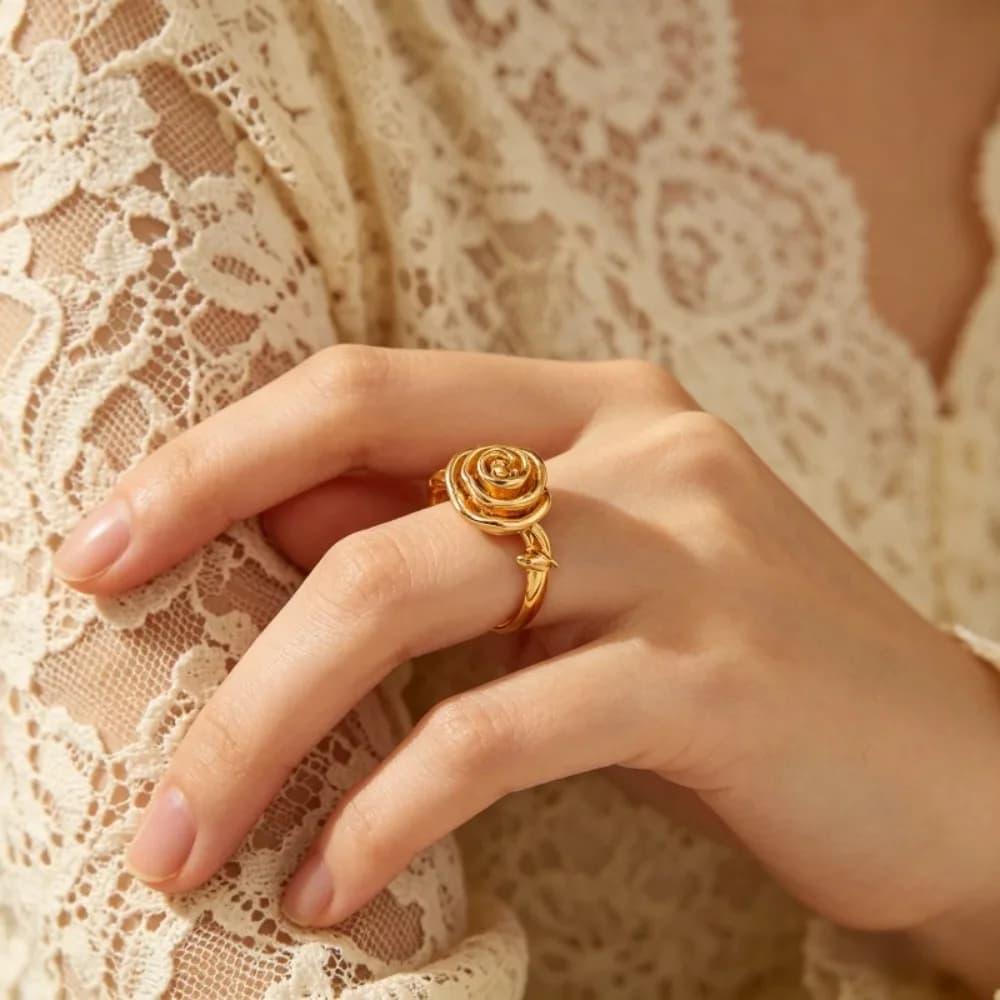 1 pezzo di squisito ed elegante anello aperto a forma di rosa, anello creativo ed elegante con design regolabile, comodo da indossare, stile semplice ed elegante e versatile, adatto per il pendolarismo quotidiano, feste e come accessorio decorativo di lusso leggero.