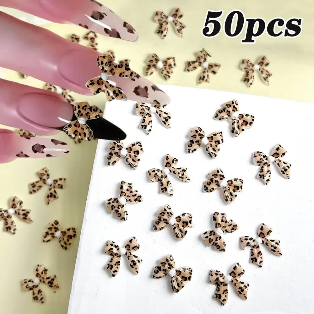 50 Pezzi Decorazioni per Unghie con Fiocco Stampa Leopardata 10mm, Charms 3D in Resina a Nastro Leopardato, Design Leopardato, Forniture Acriliche per Nail Art