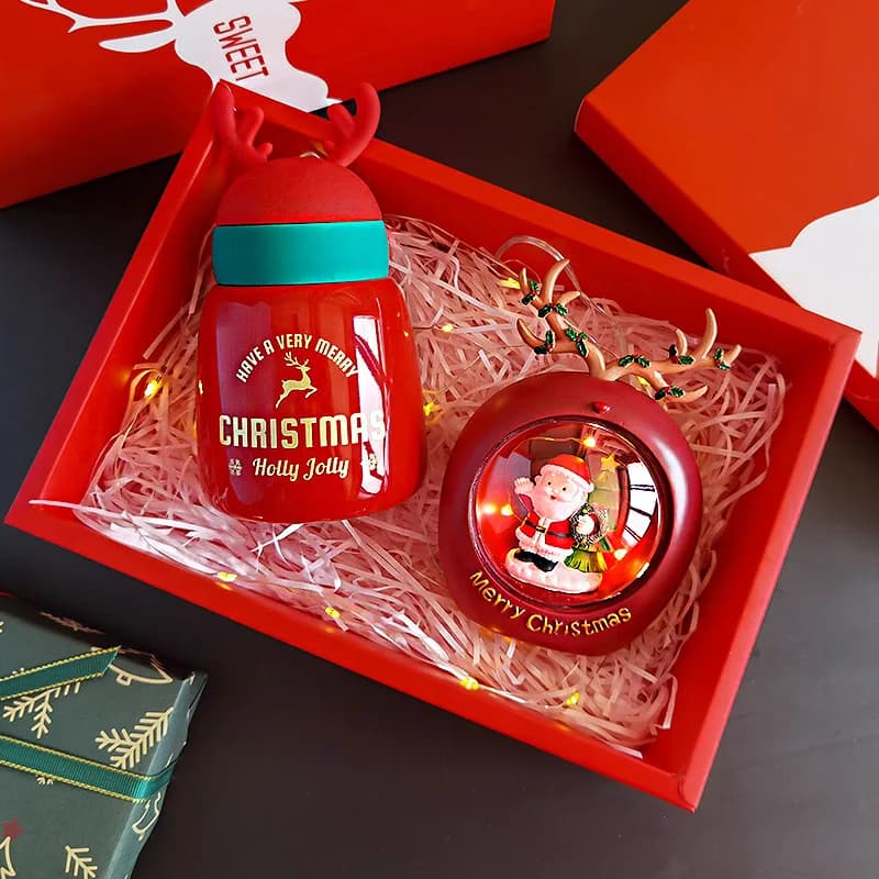 Regali di Natale. Pratica bottiglia d'acqua per bambini, tazza d'acqua, tazza thermos, confezione regalo con luce notturna alce. Salute delle mani dei bambini