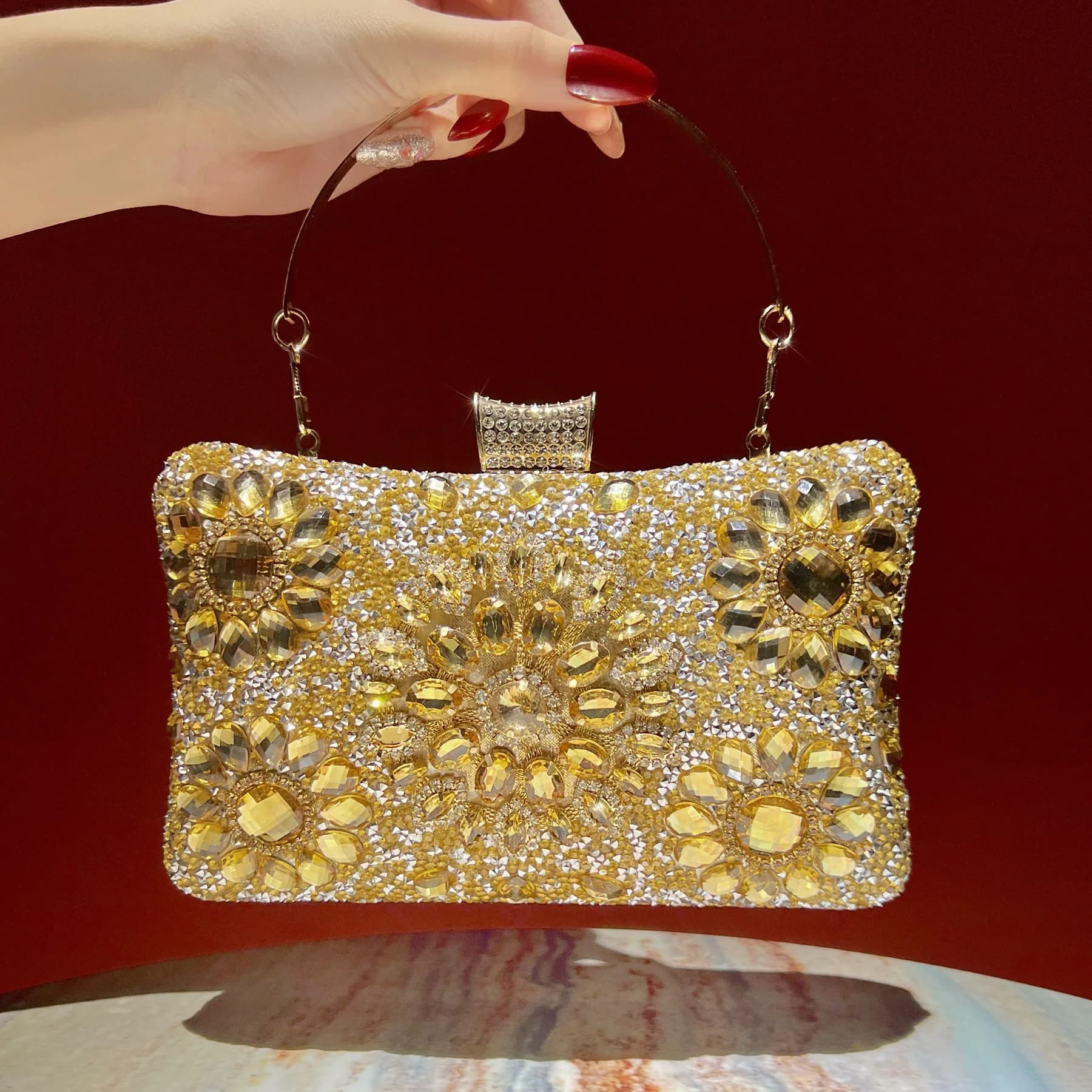 New diamond-encrusted clutch bag Celebrity exquisite dinner banquet bag Fashion high-end chain messenger bag handbag