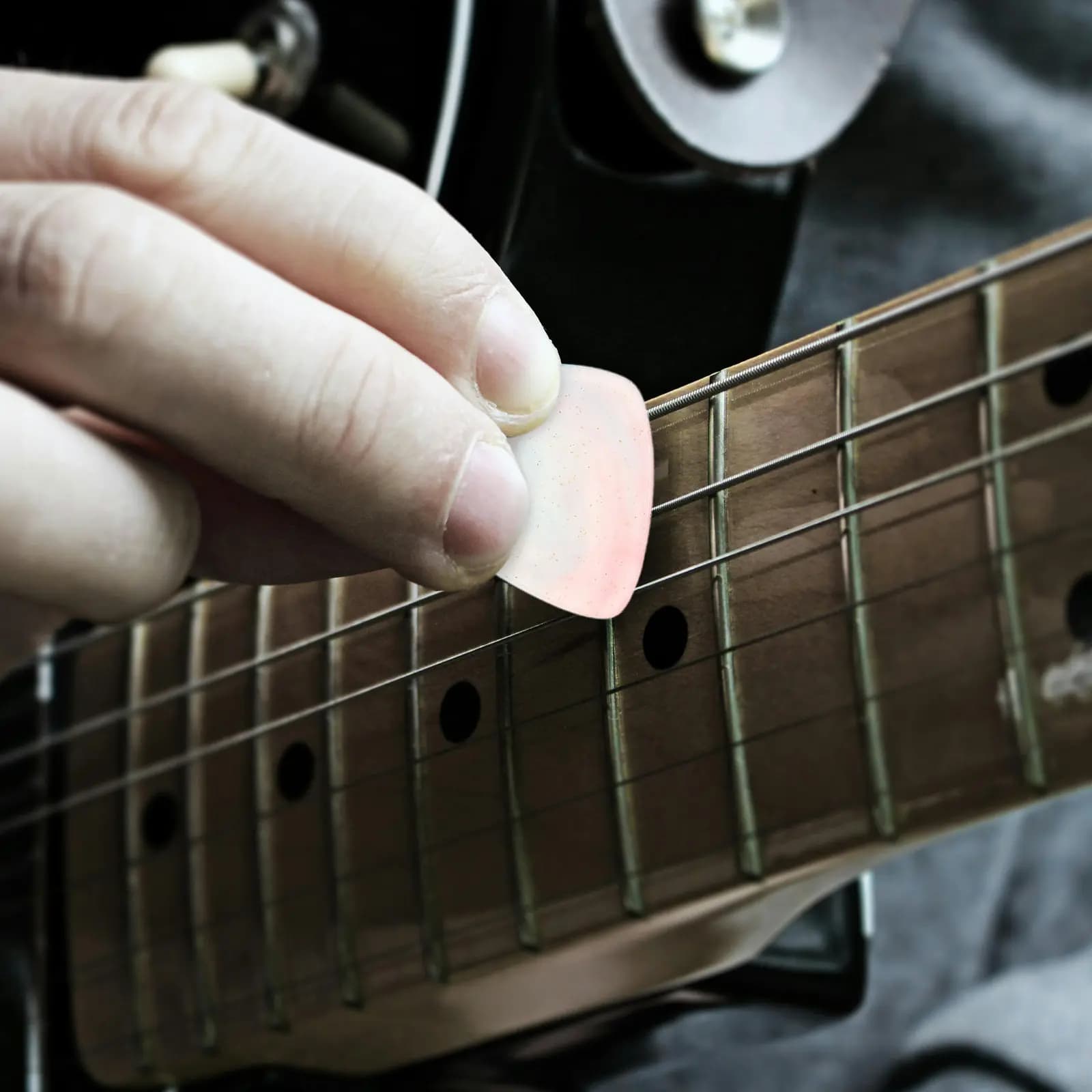 10 Pezzi Plettri a Forma di Cuore in Resina Sfumata, Impugnatura Comoda per Chitarra Acustica, Elettrica, Basso e Ukulele, Spedizione Veloce