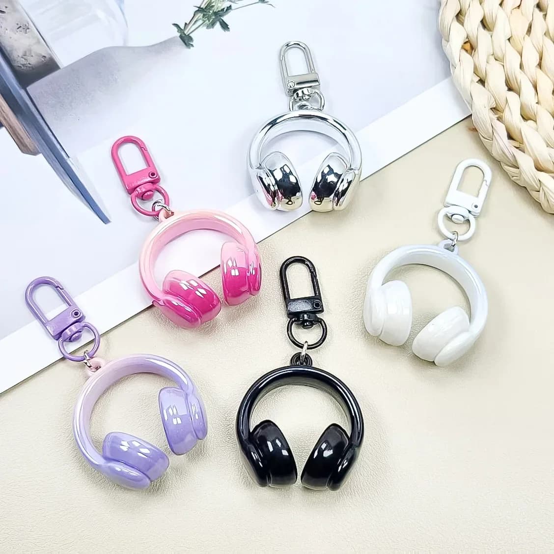 Cute Creative 3D Earphones Pendant Keychain Mobile Phone Chain Earphone Charm Backpack Hanging Decoration Accessories Gifts