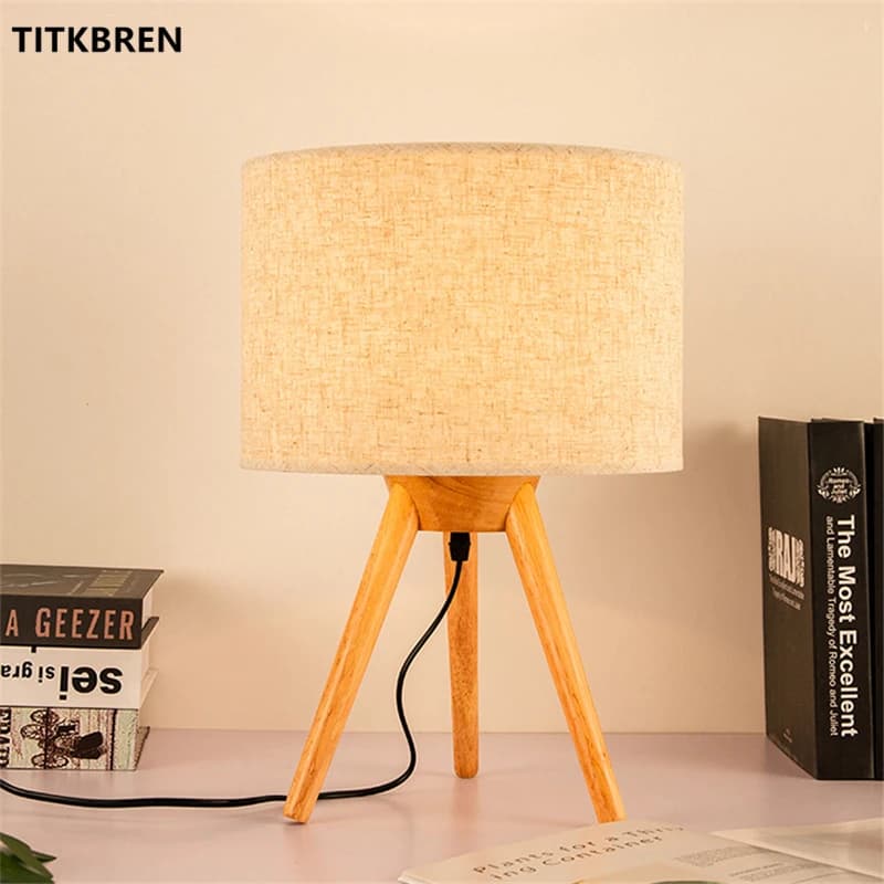 Lampade da tavolo in legno nordico Supporto triangolare Panno Paralume in lino Camera da letto Comodino Studio Scrivania Luce Soggiorno Decor Apparecchio