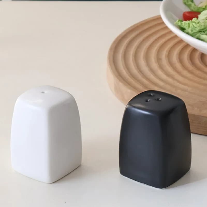 Set di bottiglie di condimento in ceramica bianca nera semplice giapponese, agitatore per pepe in porcellana, sale, spezie, serbatoio per la cucina di casa