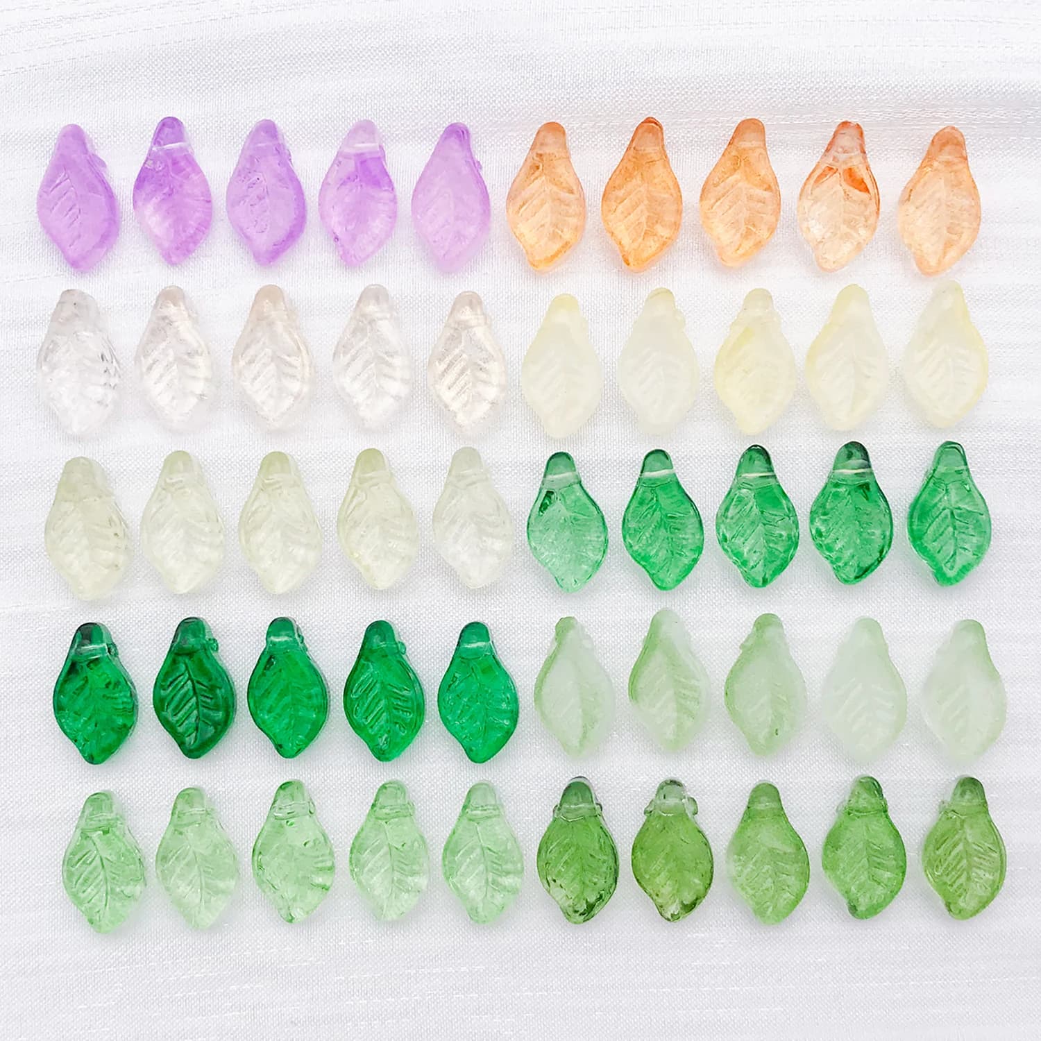 50pcs 7*12mm Colorful Glass Leaf Spacer Beads, Loose Beads for DIY Bracelets Necklaces Earrings Jewelry Making Accessories