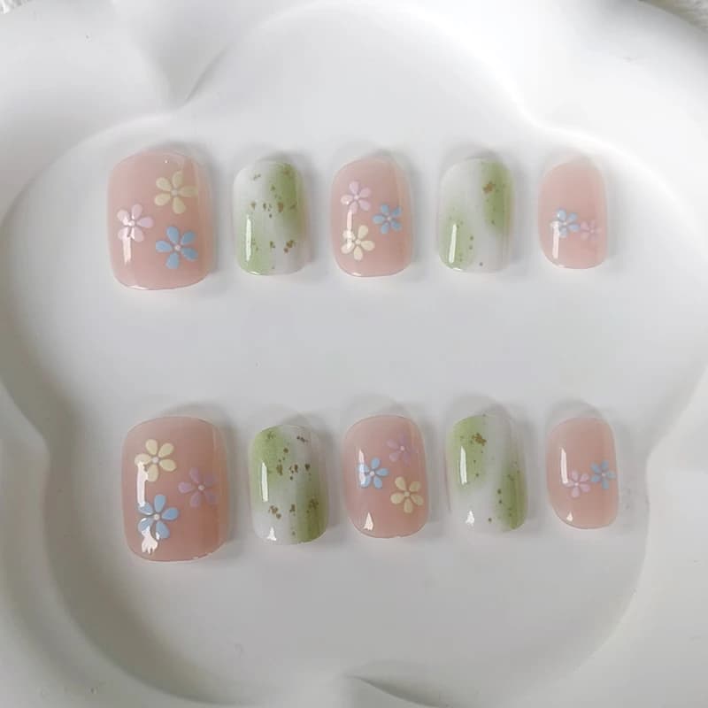 10 Pezzi Unghie Finte a Pressione con Design Floreale Sfumato Verde Primaverile, Stile Coreano, Piccole e Fresche, Punta Corta e Rotonda, Manicure Carina, Nail Art