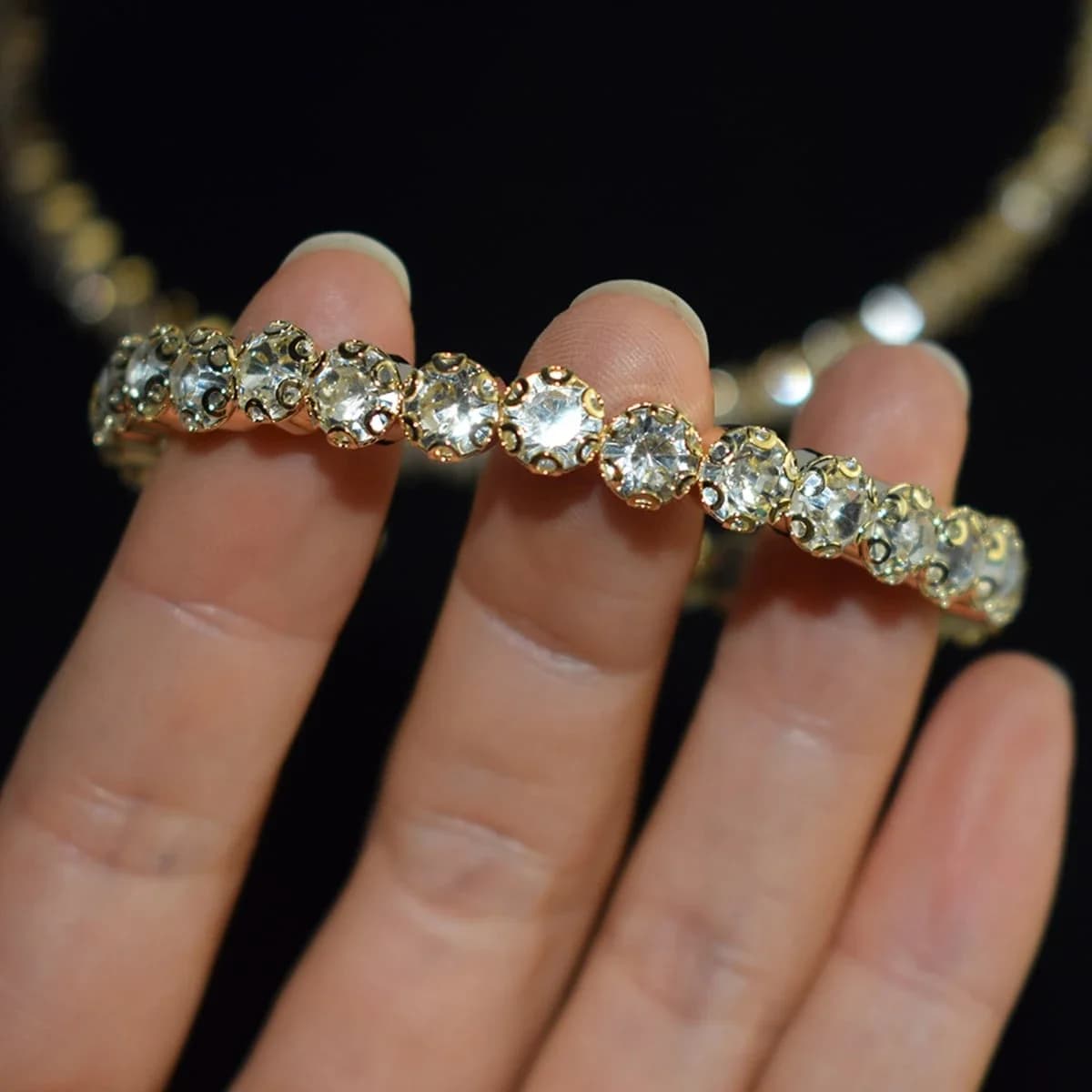 Set di collana, bracciale e orecchini con strass color oro