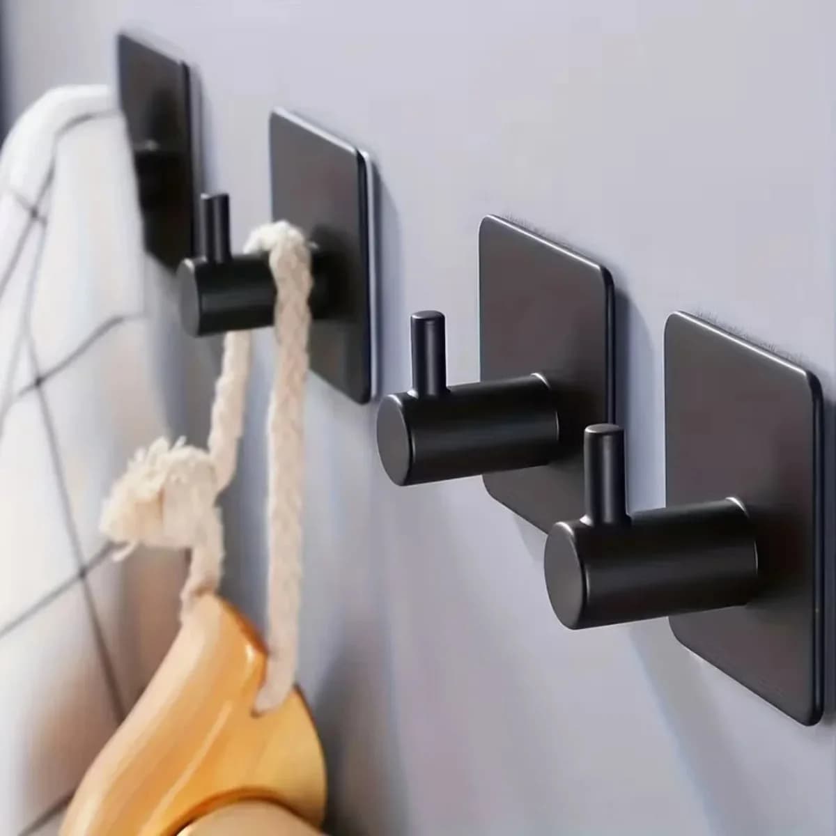 Ganci per asciugamani da bagno senza foratura, 5 pezzi, semplici ganci neri da parete, facile installazione per riporre e organizzare