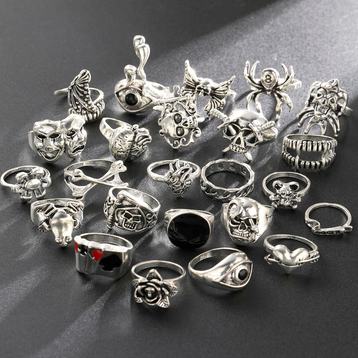 Set di 24 Anelli Unisex Gotici con Scheletri, Farfalle e Rane, Gioielli Punk Grunge per Uomo e Donna, Accessori per Feste Hip Hop e Street Style, Idea Regalo