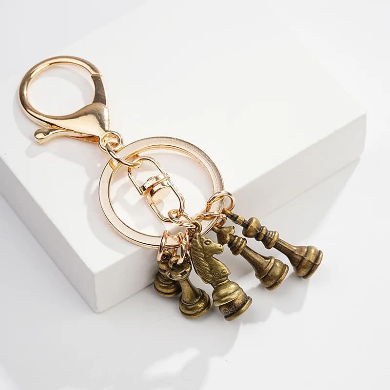 Portachiavi per scacchi alla moda Scacchiera Pezzo degli scacchi Ciondolo a cupola in vetro Portachiavi per auto Anello Amanti degli scacchi Regalo Portachiavi in metallo