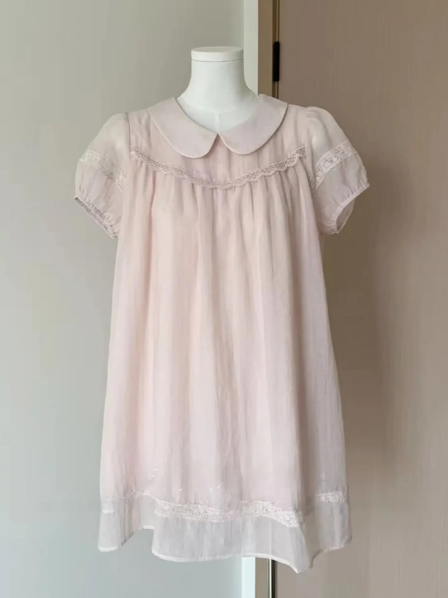 Abito Corto da Donna Stile Casual con Colletto a Bambola e Bordo in Tulle, Collezione Primavera Sweet Girl