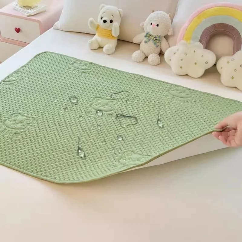 Comfortable and Breathable Waterproof and Washable Baby and Elderly Mattresses Soft and Skin Friendly Baby Bedding Mat , Pads