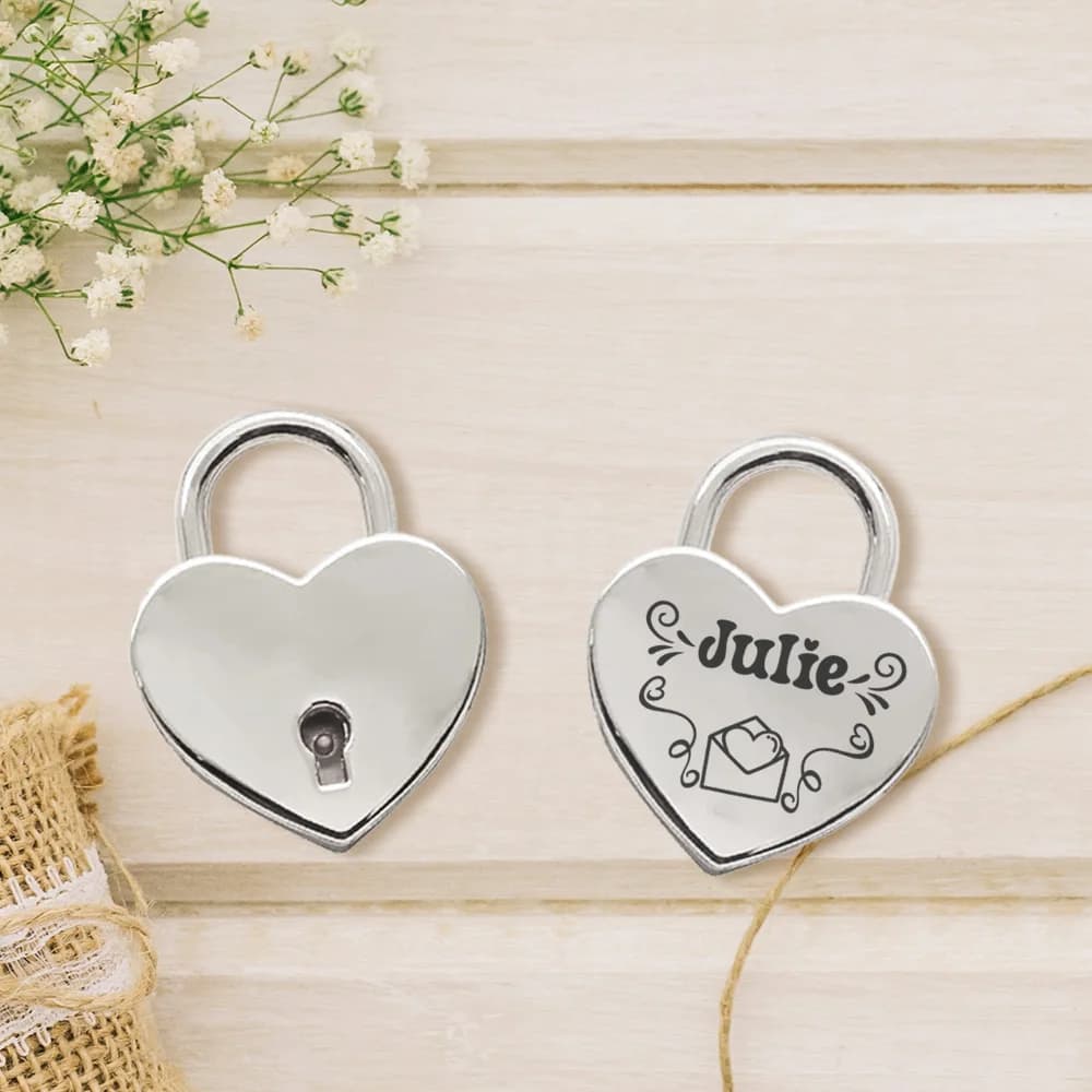 Lucchetto d'amore personalizzato a forma di cuore, con incisione laser, regalo di fidanzamento.