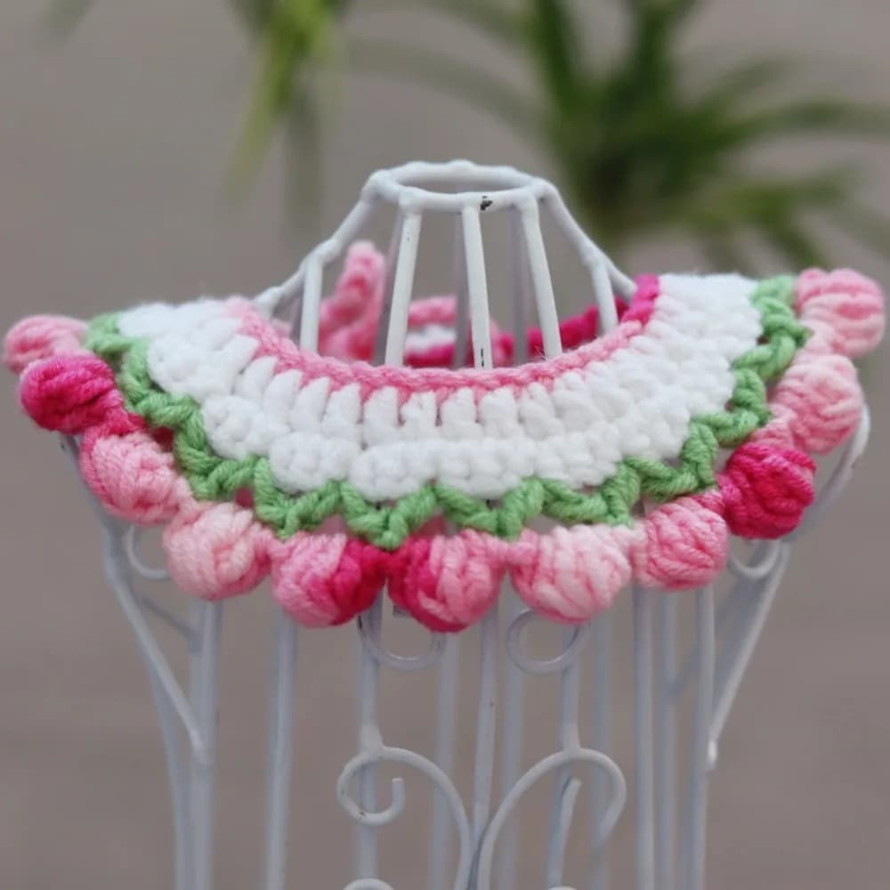 Collare a sciarpa lavorato a maglia con bordo floreale per animali domestici, grazioso, regolabile, fatto a mano, per gatti e cani, accessorio decorativo per animali domestici