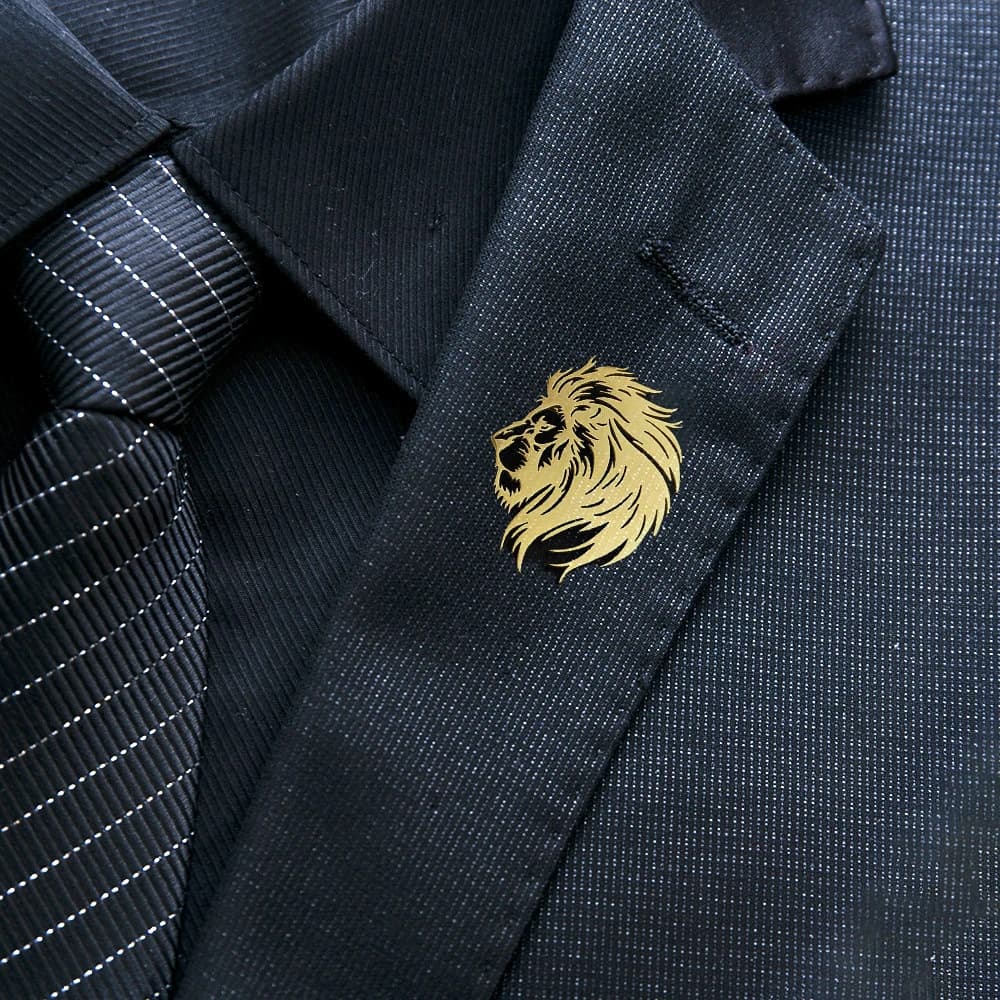 Spilla creativa in acciaio inossidabile con testa di leone animale, spilla da abito alla moda, distintivo per borse per abbigliamento, regalo per gli amici.