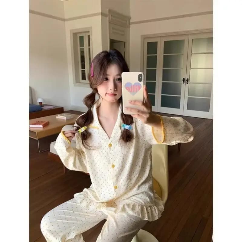 Set Pigiama da Donna, Abbigliamento per Casa alla Moda, Set Cardigan con Finiture in Pizzo, Elegante Loungewear da Donna, Giallo Crema a Pois, Stile Rilassato e Giovanile