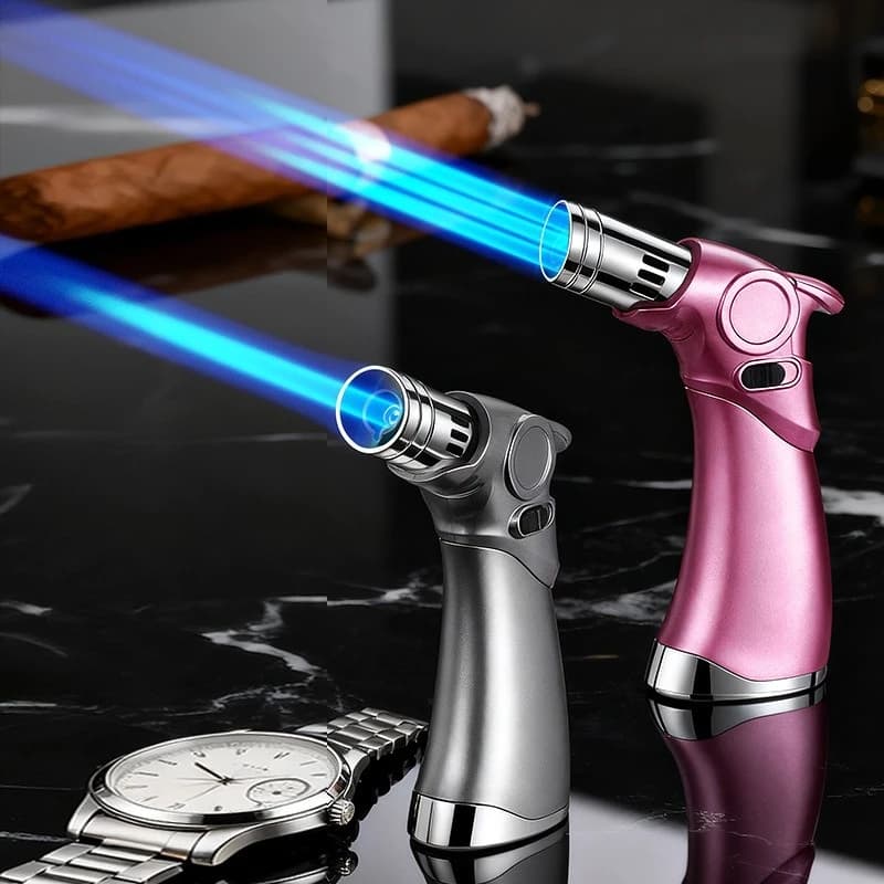 Creativo Tre Fiamme Torcia Accendino Antivento Sigaro Barbecue Cucina Esterna Accenditore in Metallo Accessori per Sigarette Piccoli Regali