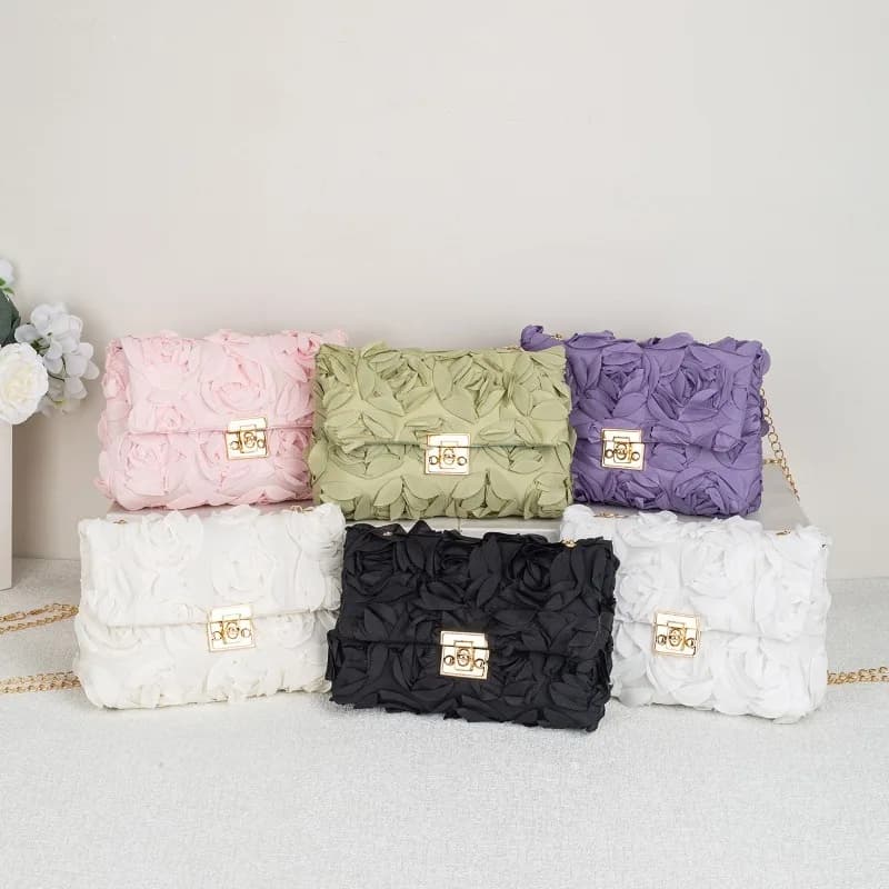 Borsa da Sera in Raso con Rose 3D e Chiusura Dorata, Tracolla Staccabile, Chiusura a Patta, Borsa a Tracolla per Matrimoni, Feste e Balli di Gala
