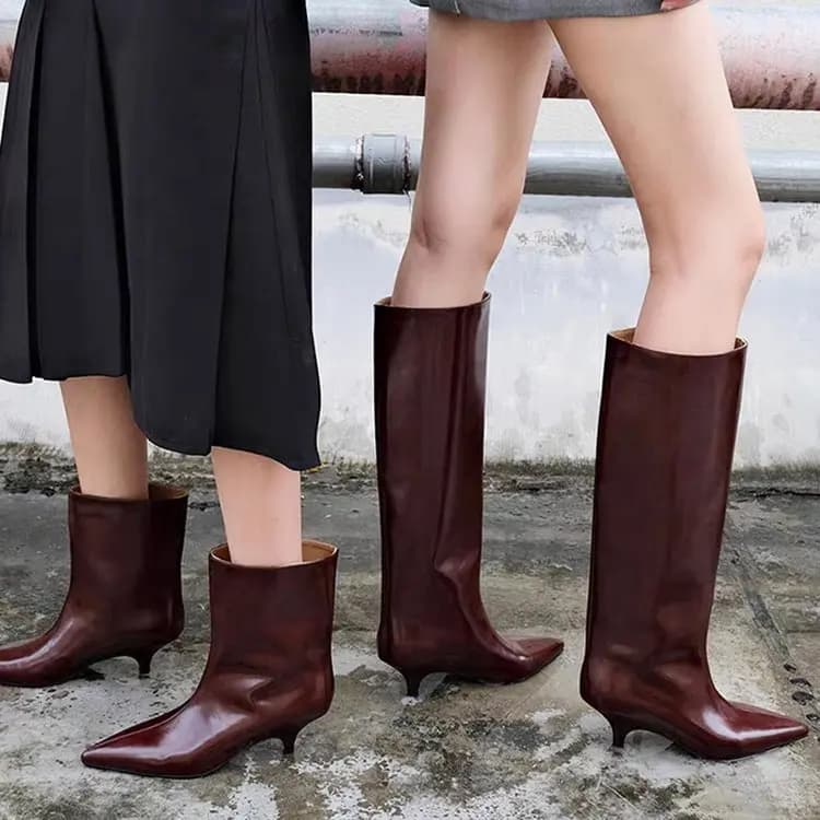 Women's high boots in patent leather Chelsea Women's boots with bordeaux tip Low-shaped heel Women's shoes with mature style