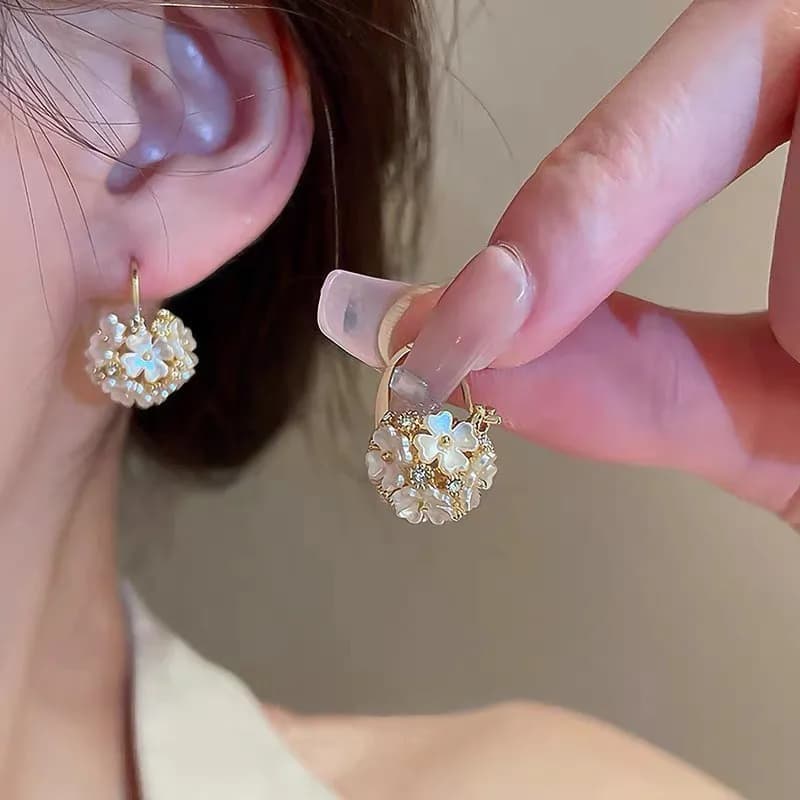 Romantico grappoli di fiori ciondola l'orecchino per le donne dolce temperamento Cz fiore orecchino di goccia 2025 nuova moda elegante ragazza gioielli
