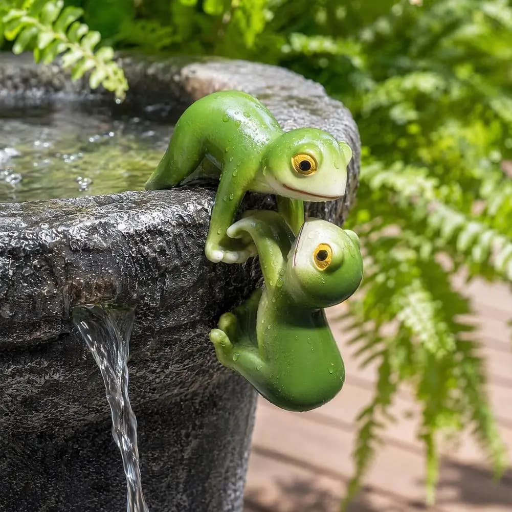 Frog Plant Pot Hangers Decorative Resin Frog Ornaments 2pcs Realistic Frog Pot Hangers Cute Climbing for Succulent for Aquarium