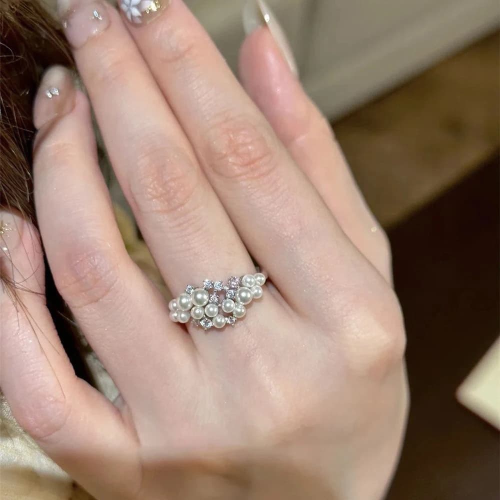 Anelli di perle stellate in argento di lusso leggero alla moda per le donne Squisito anello scintillante lucido Gioielli di fidanzamento per matrimonio di fascia alta