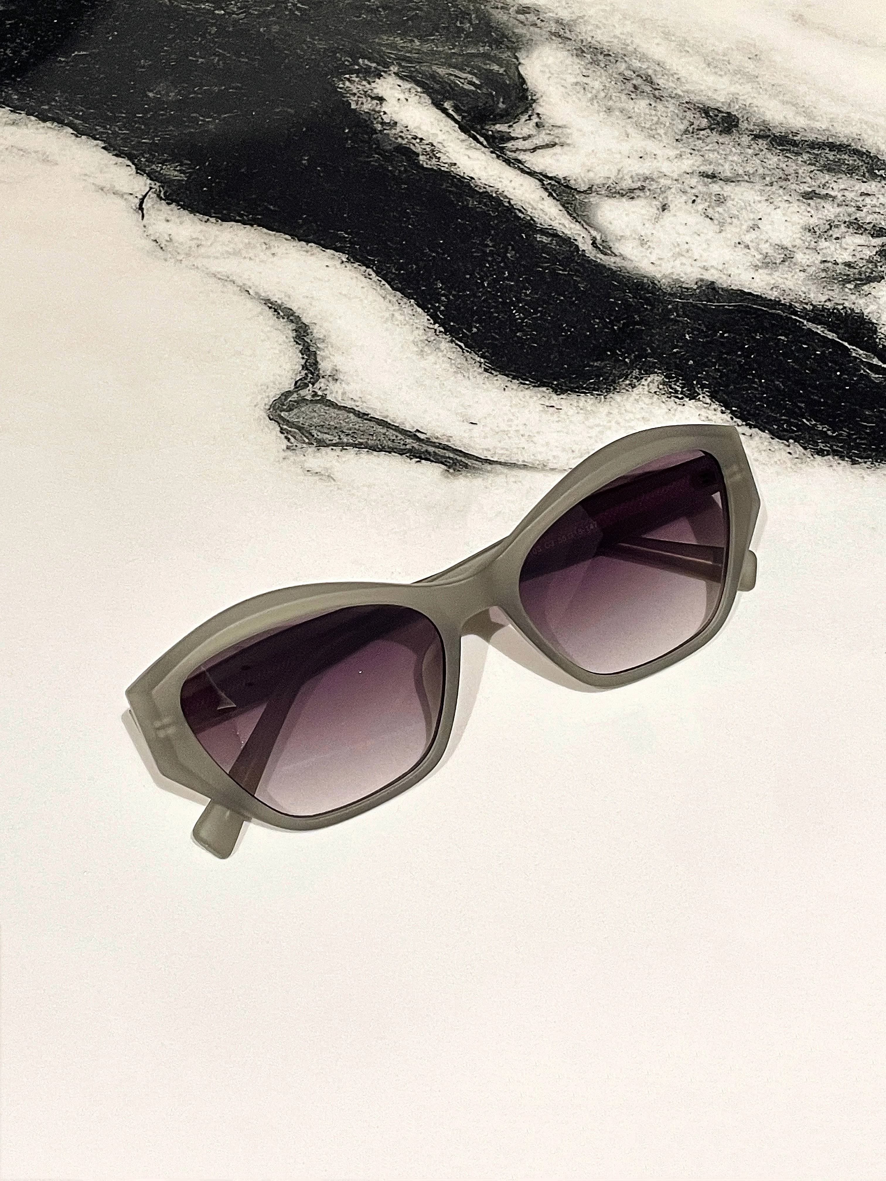 Nuovi occhiali autunnali e invernali Stilista Occhiali da sole da uomo e da donna Occhiali da sole alla moda casual Occhiali da sole con fascino neutro