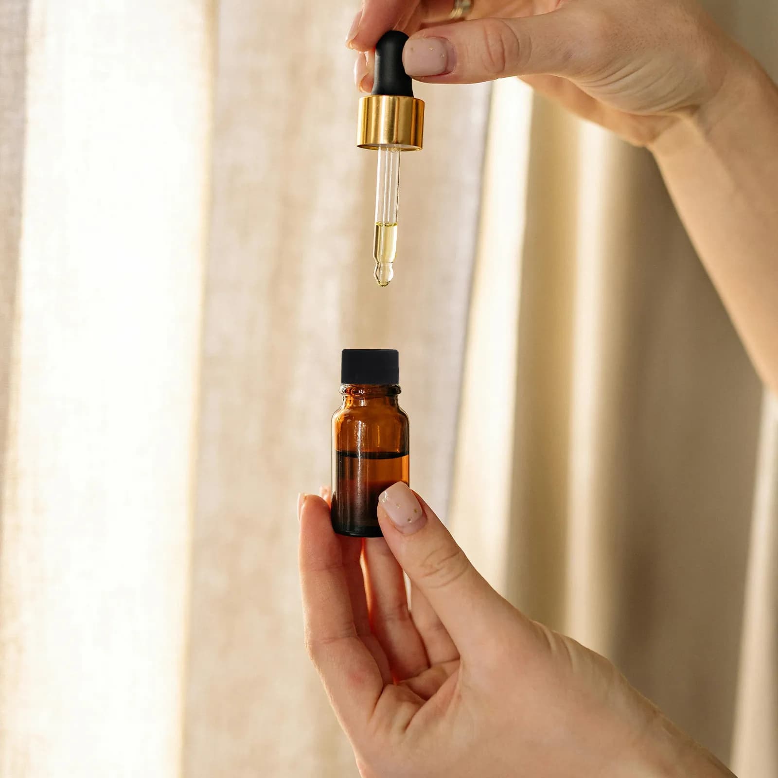 100 tappi per bottiglie di aromaterapia con olio essenziale, filettatura nera da 28 mm, antiscivolo, facili da installare, a prova di perdite, per casa, ufficio, spa, portatili