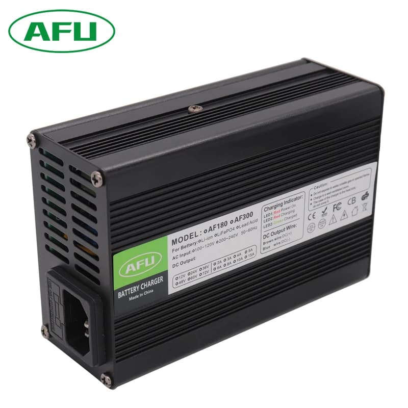 Caricabatteria agli ioni di litio da 75,6 V 3,5 A Batteria agli ioni di litio 18S 66,6 V per custodia in alluminio con ventola