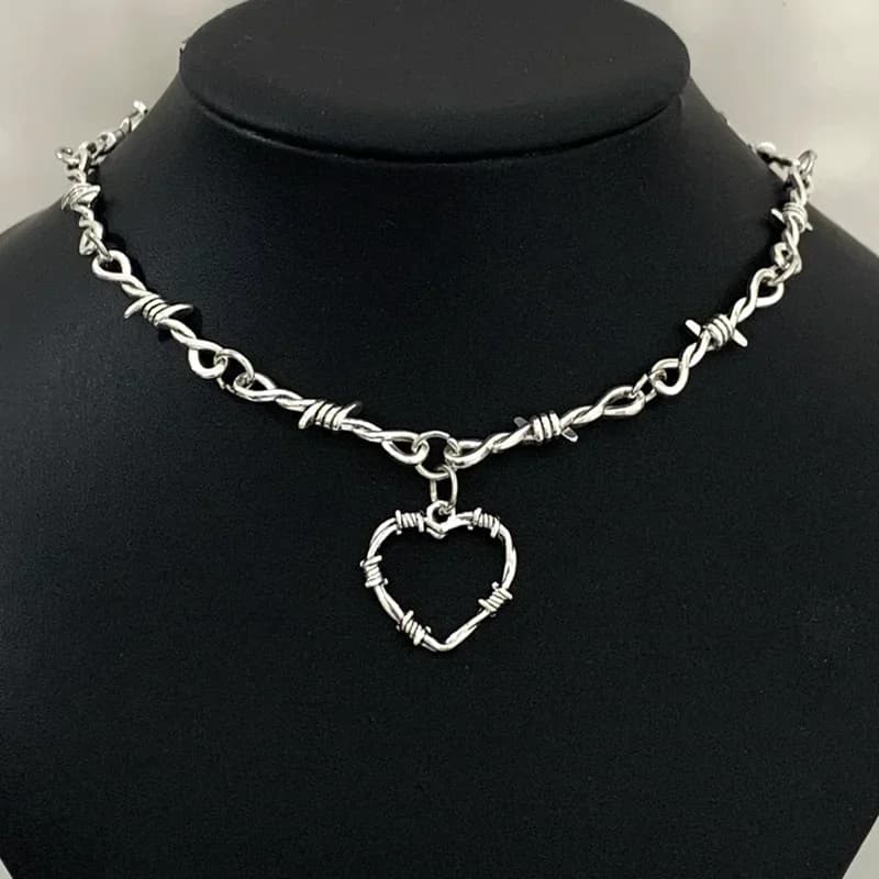 Collana girocollo con cuore in ferro intrecciato a filo piccolo per le donne Hip-hop gotico stile Punk filo spinato piccole spine catena girocollo regali
