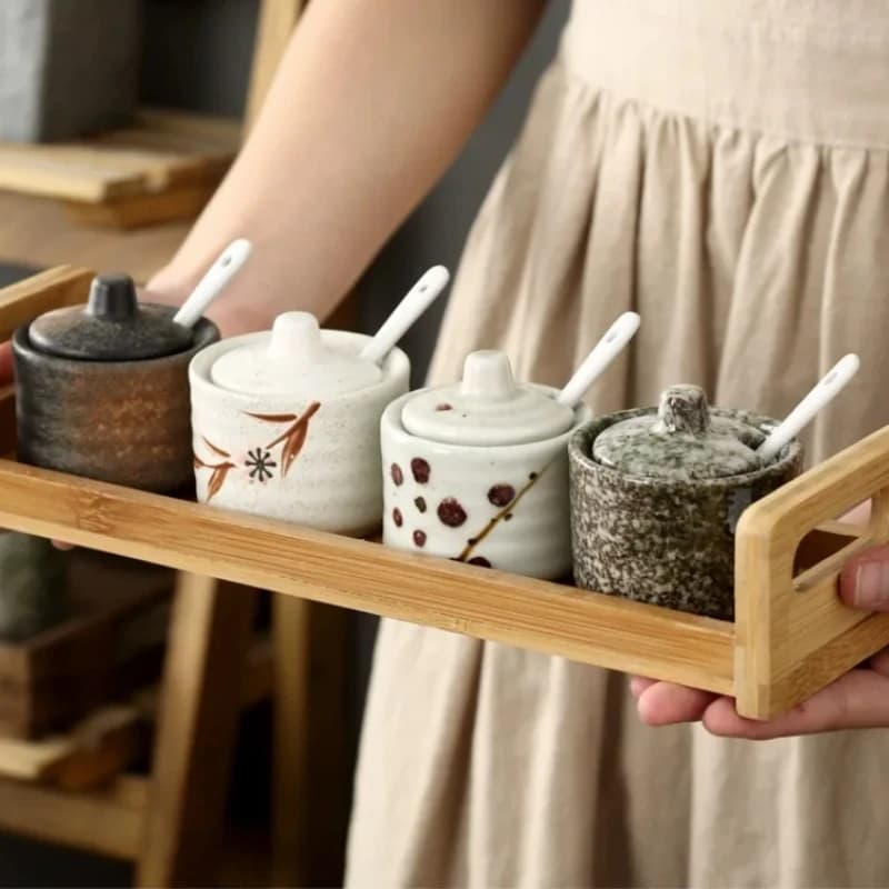 Set di barattoli di spezie in ceramica: saliera, barattoli di zucchero e contenitori per condimenti e organizzazione della cucina