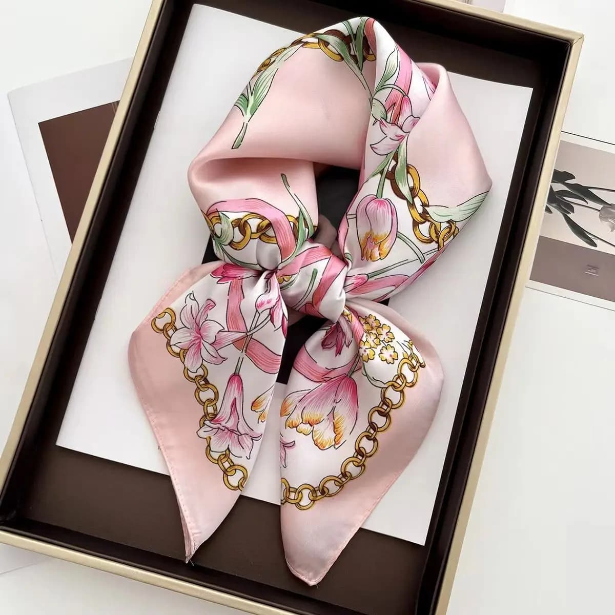 Sciarpa Rosa a Catena con Tulipani, Leggera Effetto Seta, per Donne Moderne, Ufficio, Feste, Accessorio per Capelli, Bandana, Borsa, Sciarpa Trendy da Donna