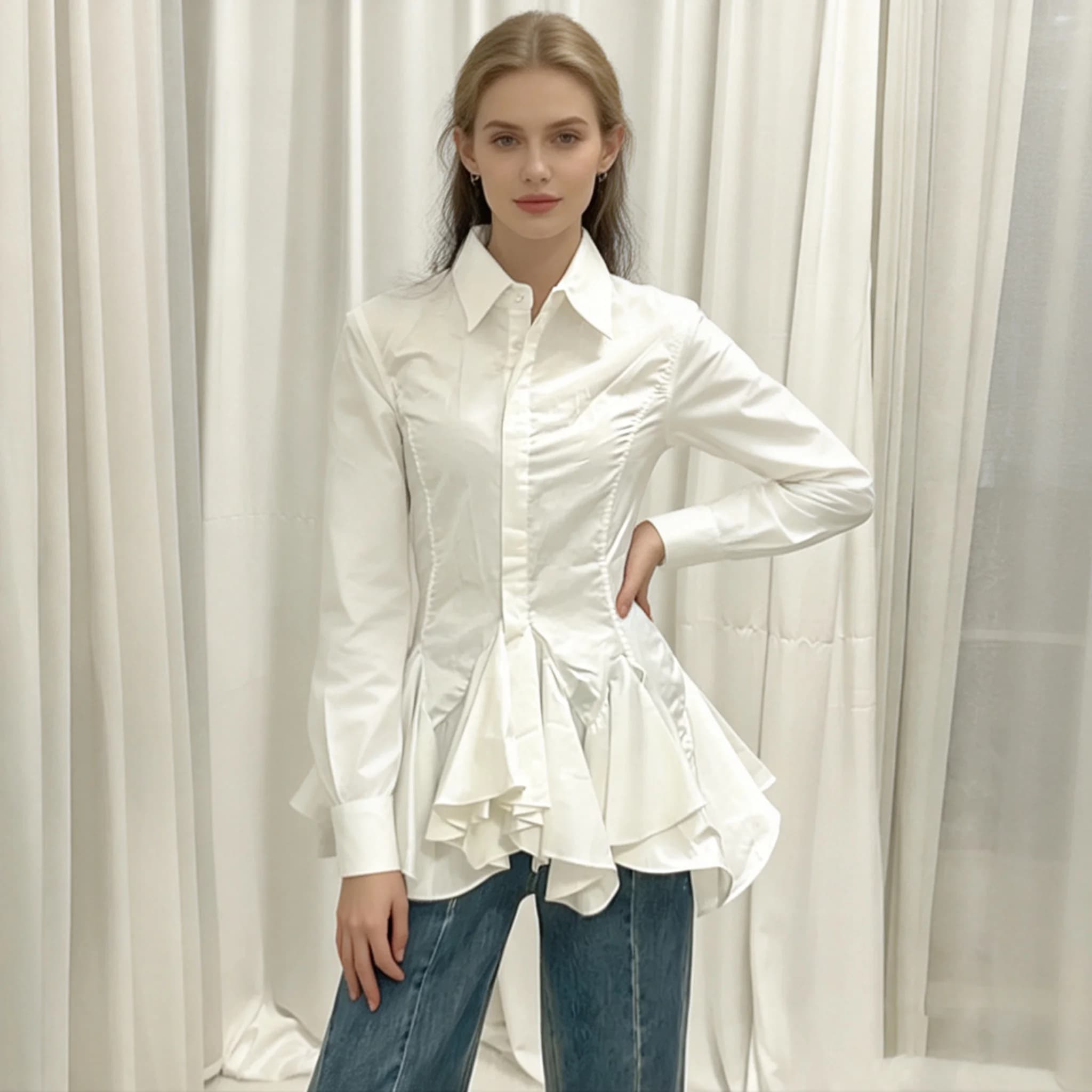 Camicia da donna slim fit con risvolto, maniche lunghe e bottoni a contrasto