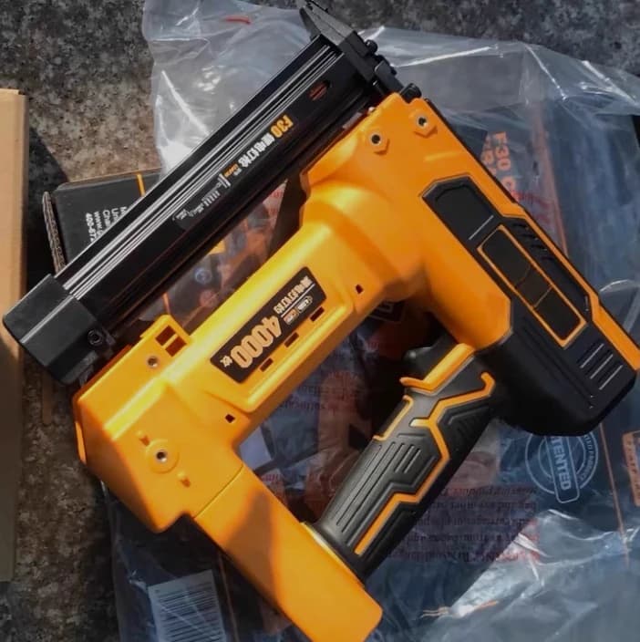 Chiodatrice Elettrica a Batteria F30 30mm agli Ioni di Litio per Lavorazione del Legno con Chiodi 18G