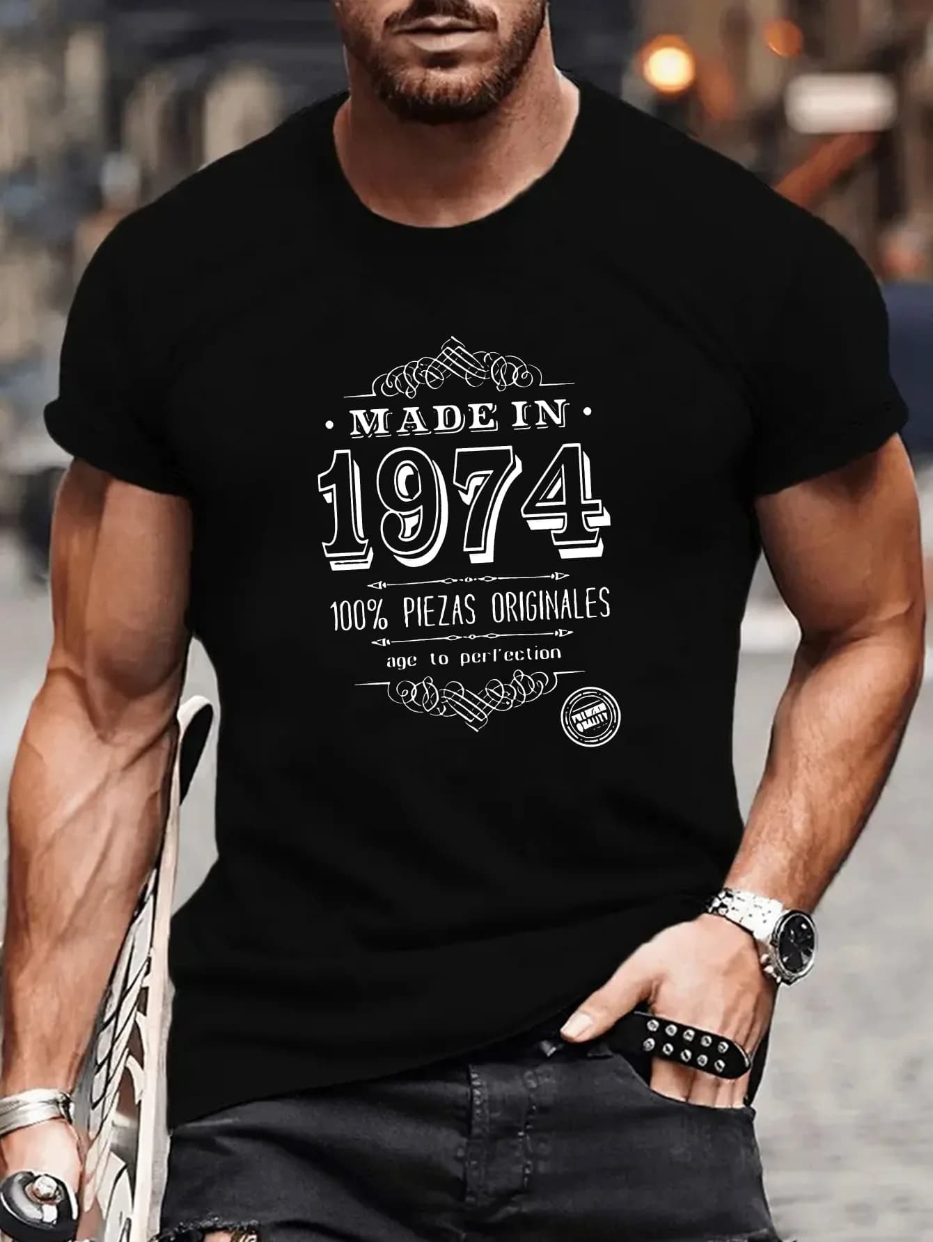 T-shirt casual da uomo con scollo rotondo, design originale spagnolo con scritta "Made in 1974", motivo geometrico