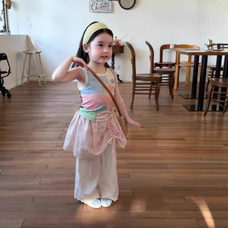 2026 Summer New Children's Macaron Color Blocked Tank Top Cotton White Pants and Pink Fart Curtain Three Piece Set