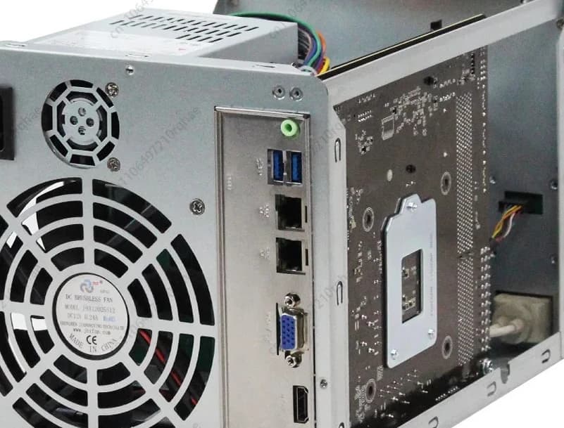 Armadio di archiviazione NAS a 4 dischi, audio e video domestici e design di condivisione e backup di file per piccoli uffici