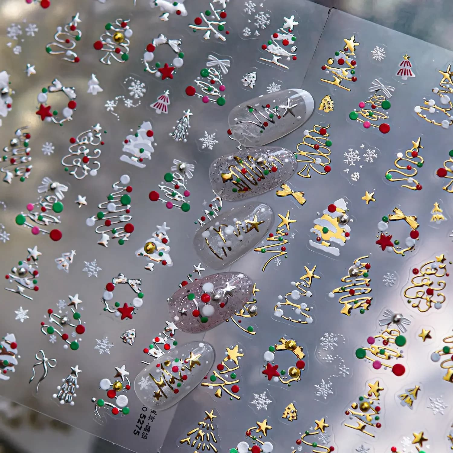 Adesivi per Unghie Natalizi di Lusso con Cristalli e Diamanti, Orso Cartoon, Albero, Mela, Adesivi per Nail Art con Colla Posteriore, Nuove Decorazioni 3D per Unghie Fai-da-Te