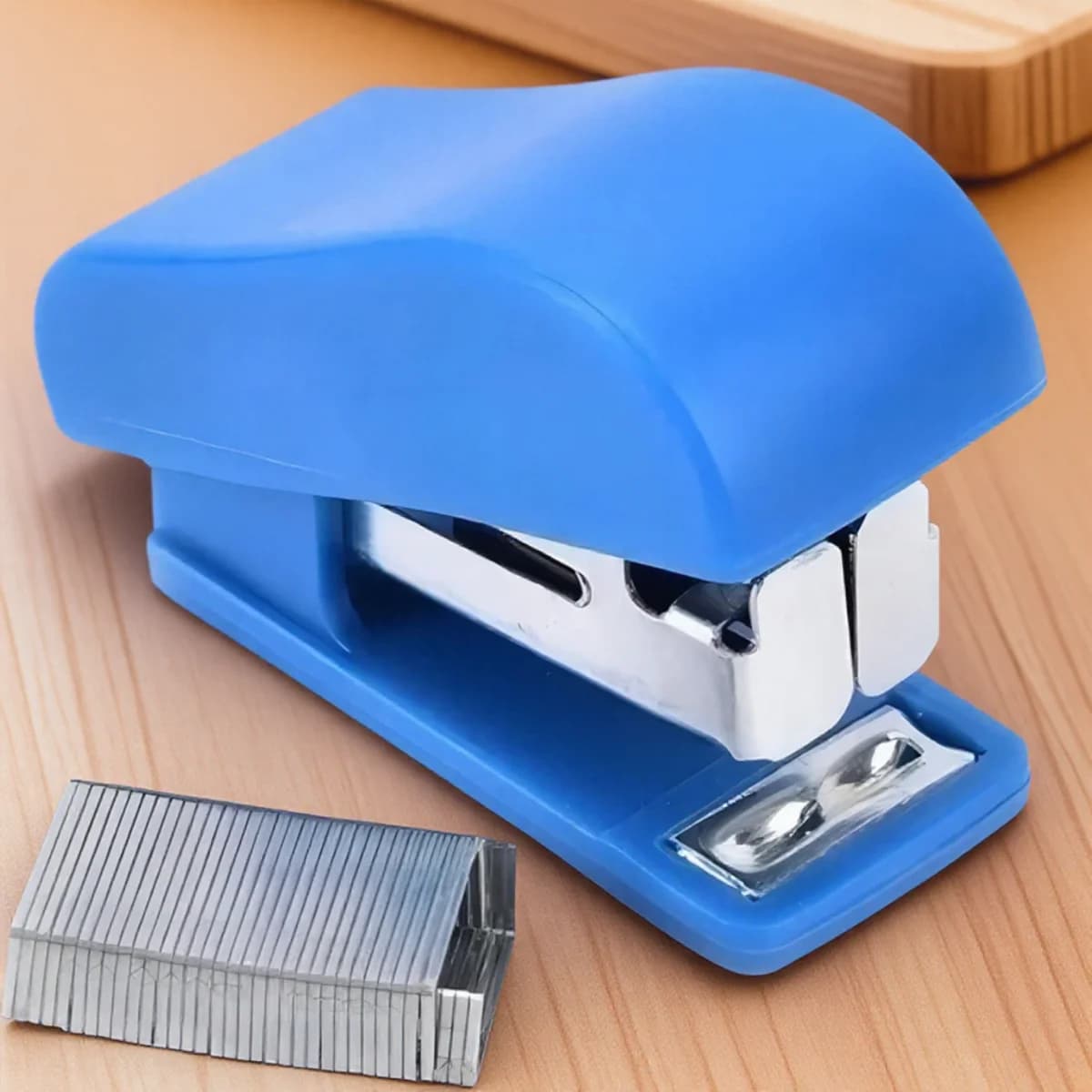 STONEGO Mini Cucitrice Set Forniture per ufficio portatili Cucitrice carina con 50 graffette 0,9 cm per carta A4 Colore casuale