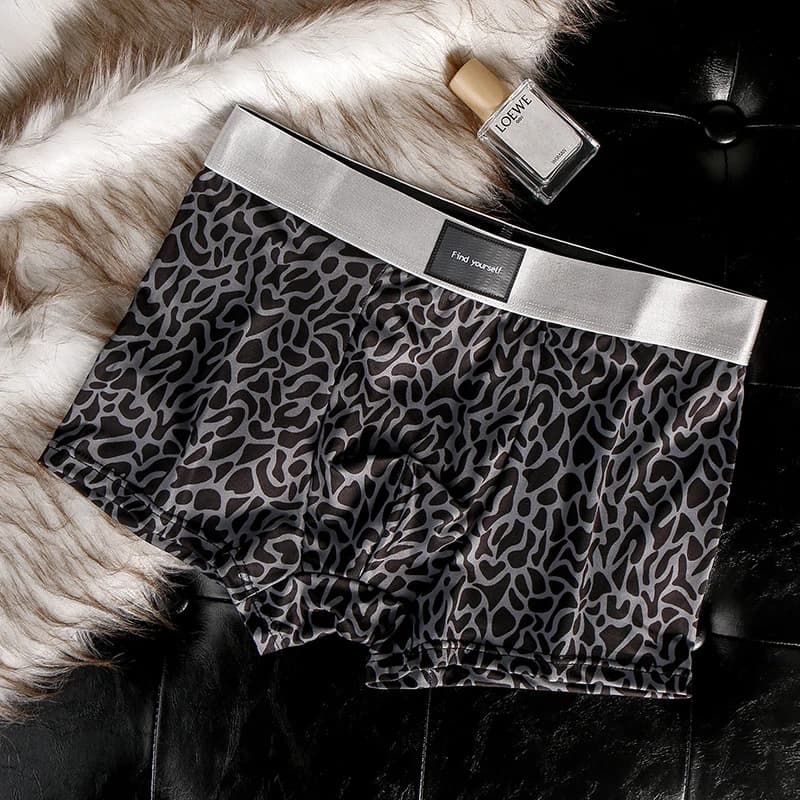 1 paio di boxer da uomo in seta effetto leopardo, comodi, traspiranti, estivi, sottili, sexy, alla moda, a vita media.