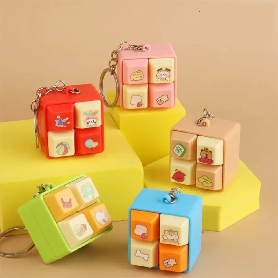 Mini Cubo Antistress con Pulsanti, Portachiavi Kawaii a Forma di Cartone Animato, Giocattolo Tascabile per Alleviare l'Ansia, Ciondolo da Borsa, Regalo per Bambini