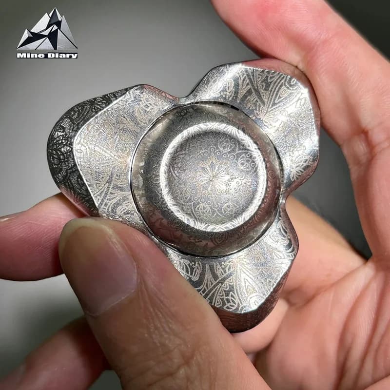 EDC Piuma di pavone Fidget Toy Spinner a mano in acciaio inossidabile Strumento ADHD Desktop Alleviare lo stress e rilassanti Fidget Spinner Toys