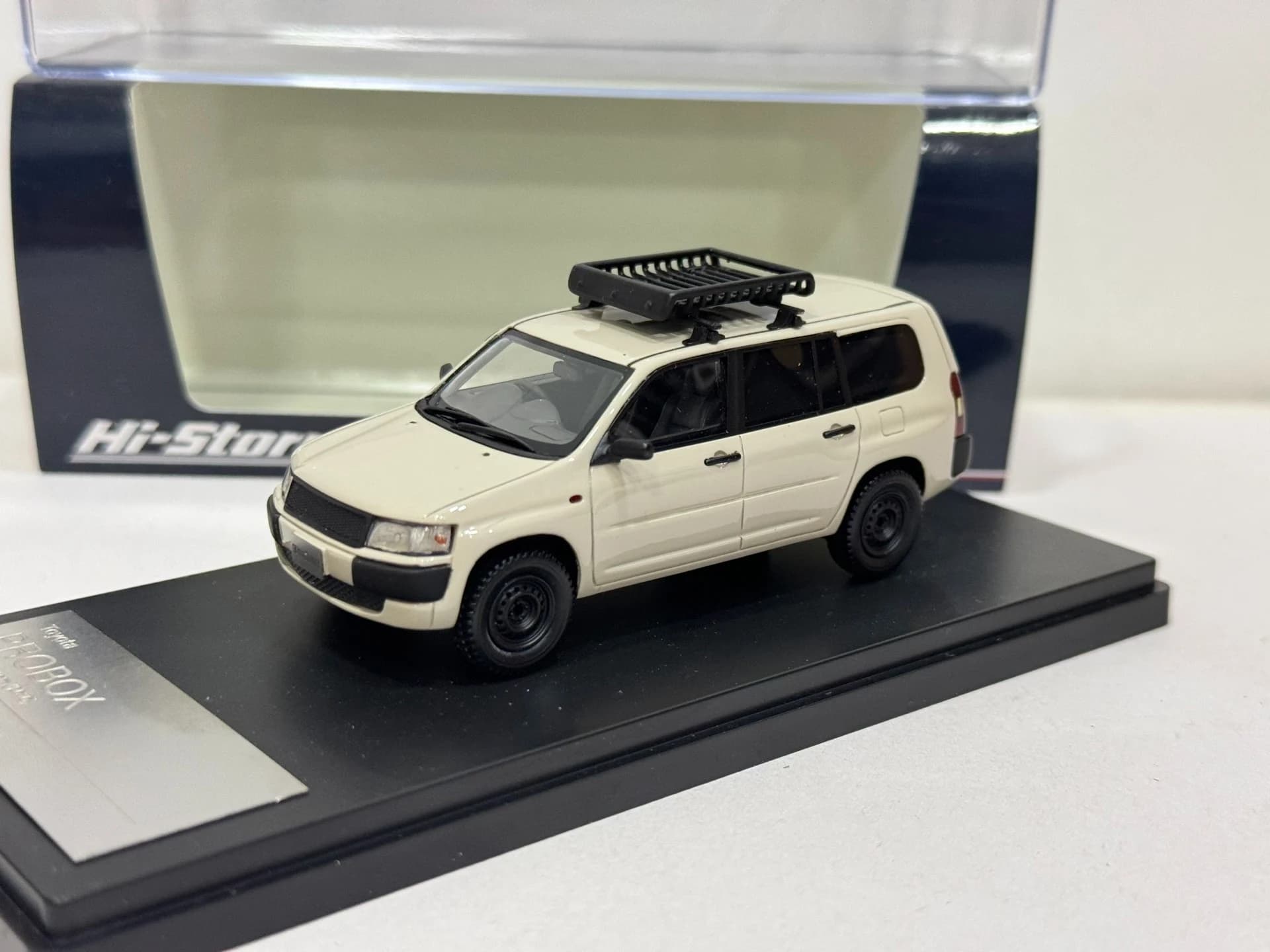 Modellino Auto in Resina Toyota Probox Scala 1/43 con Effetto Esplosione sulle Finestre