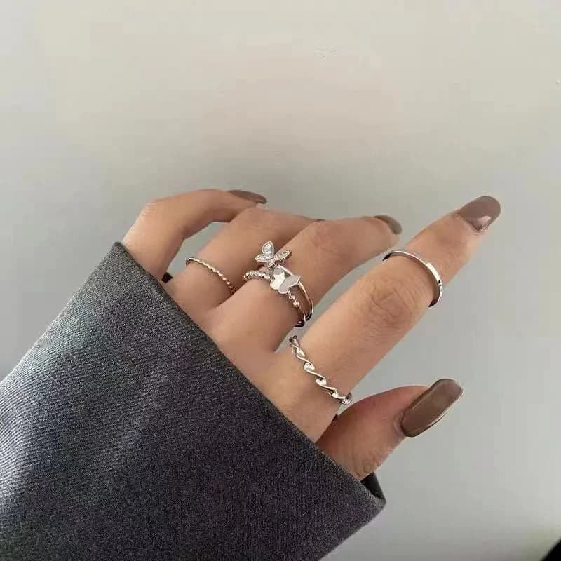 Anello in quattro pezzi intrecciato con farfalla super fata, anello per dito indice con temperamento alla moda, design di nicchia di lusso leggero da donna
