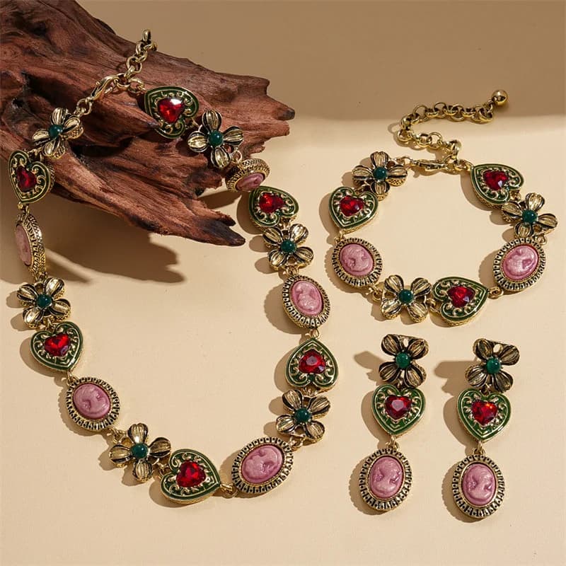 Ritratto di fiori intarsiati con diamanti in stile metallo di corte retrò, catena di maglioni a forma di cuore