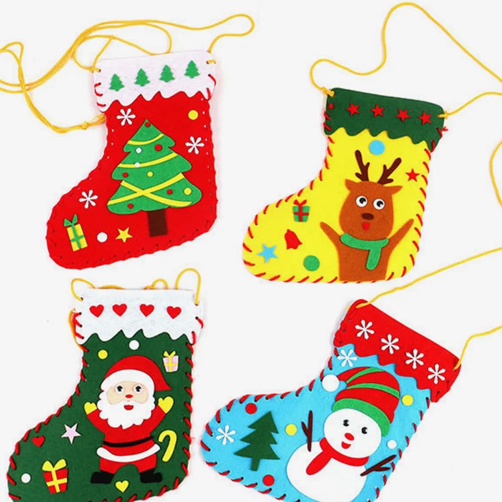 Kit Artigianale Natalizio da 20 Pezzi per Bambini, Set per Cucito in Feltro, Attività Fai-da-Te per Principianti per Creare Calze, per Feste e Vacanze