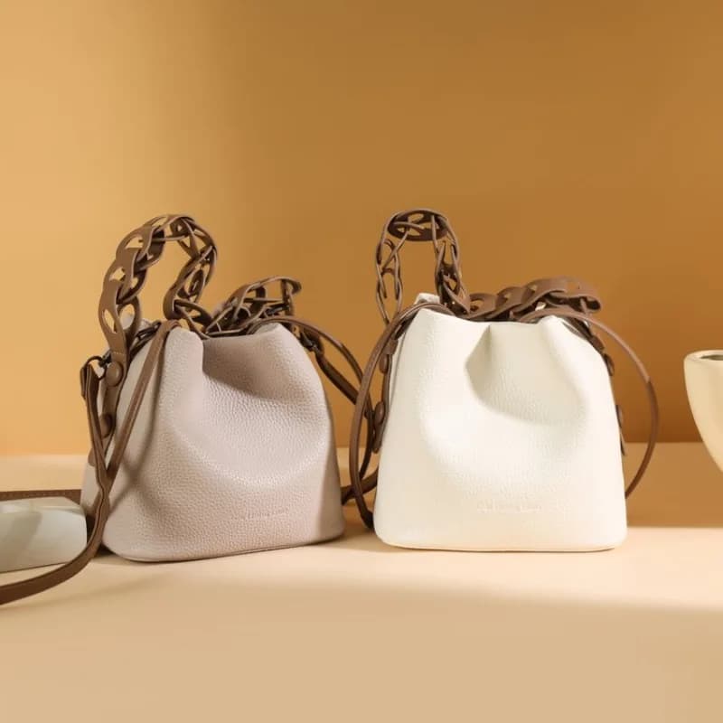 Borsa shopper elegante e popolare per donna, dal design semplice e tinta unita, utilizzabile anche come borsa spaziosa per il trasporto di pannolini.