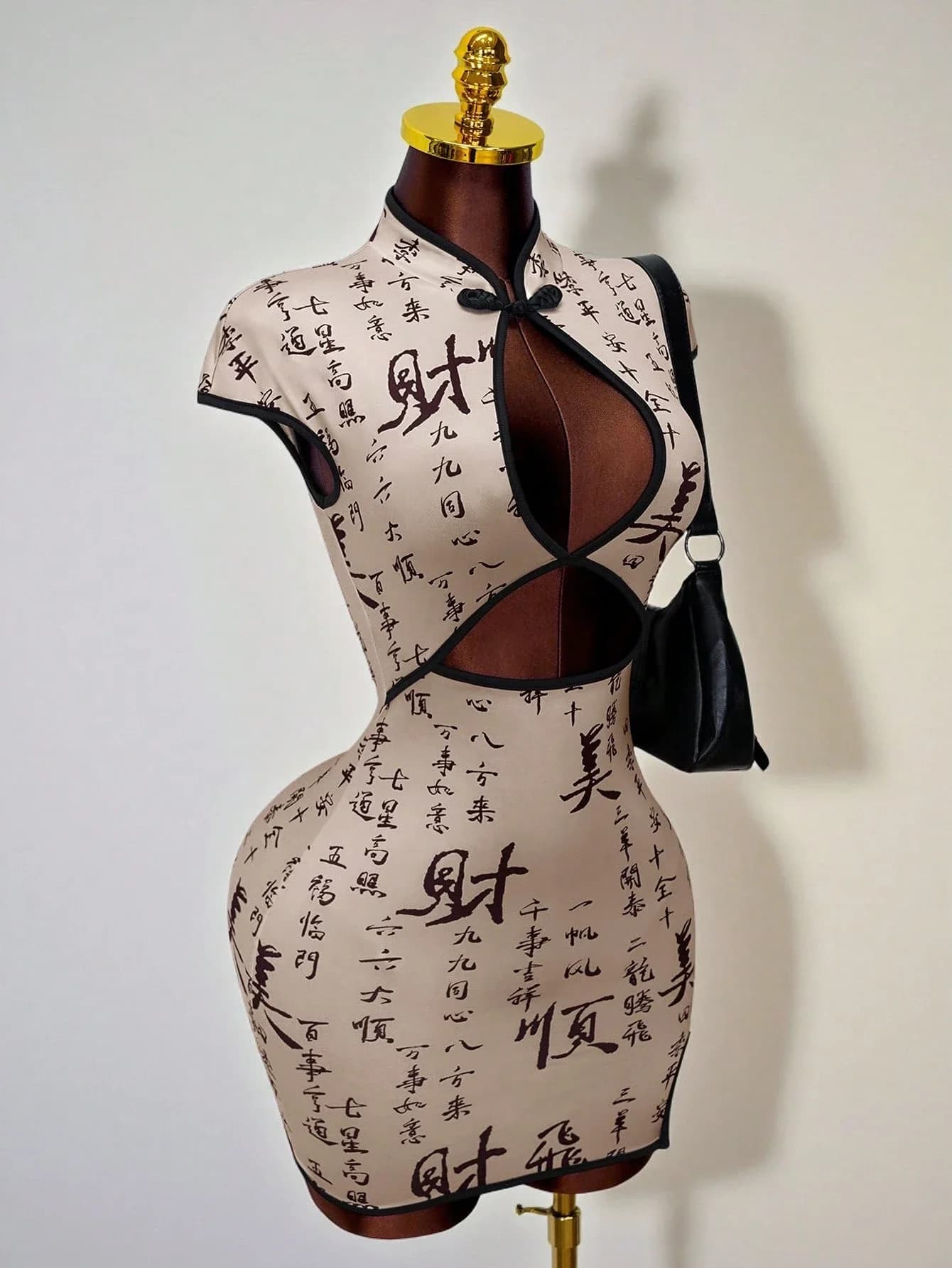 Abito Mini Bodycon Sexy da Donna con Colletto alla Coreana, Maniche a Cappuccio e Stampa Calligrafica Cinese