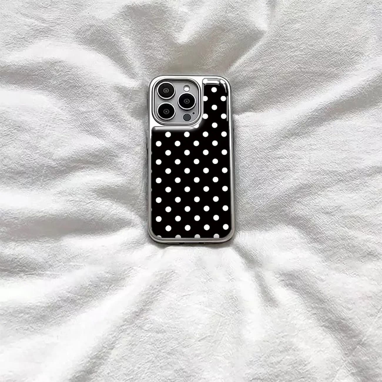 Simpatico cartone animato sfondo nero pois bianchi cassa del telefono semplice coreano per iPhone 17 16 15 14 13 12 11 Pro Max Plus Y2K Cover