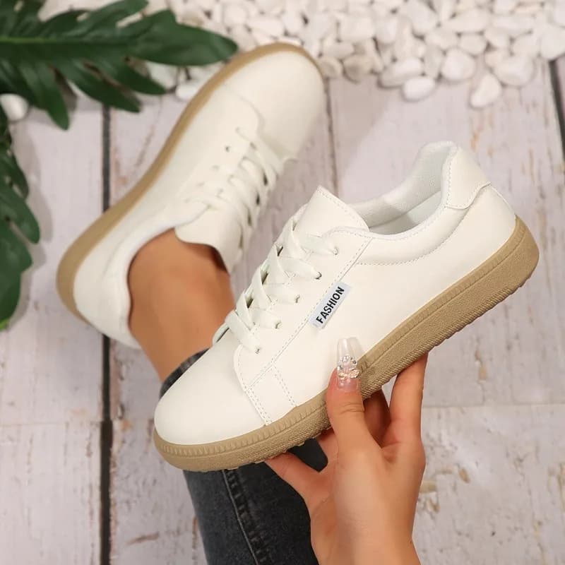 2025 Nuove scarpe sportive da esterno in vera pelle Comode scarpe da ginnastica piatte da passeggio Scarpe da passeggio casual in pelle di design fatte a mano